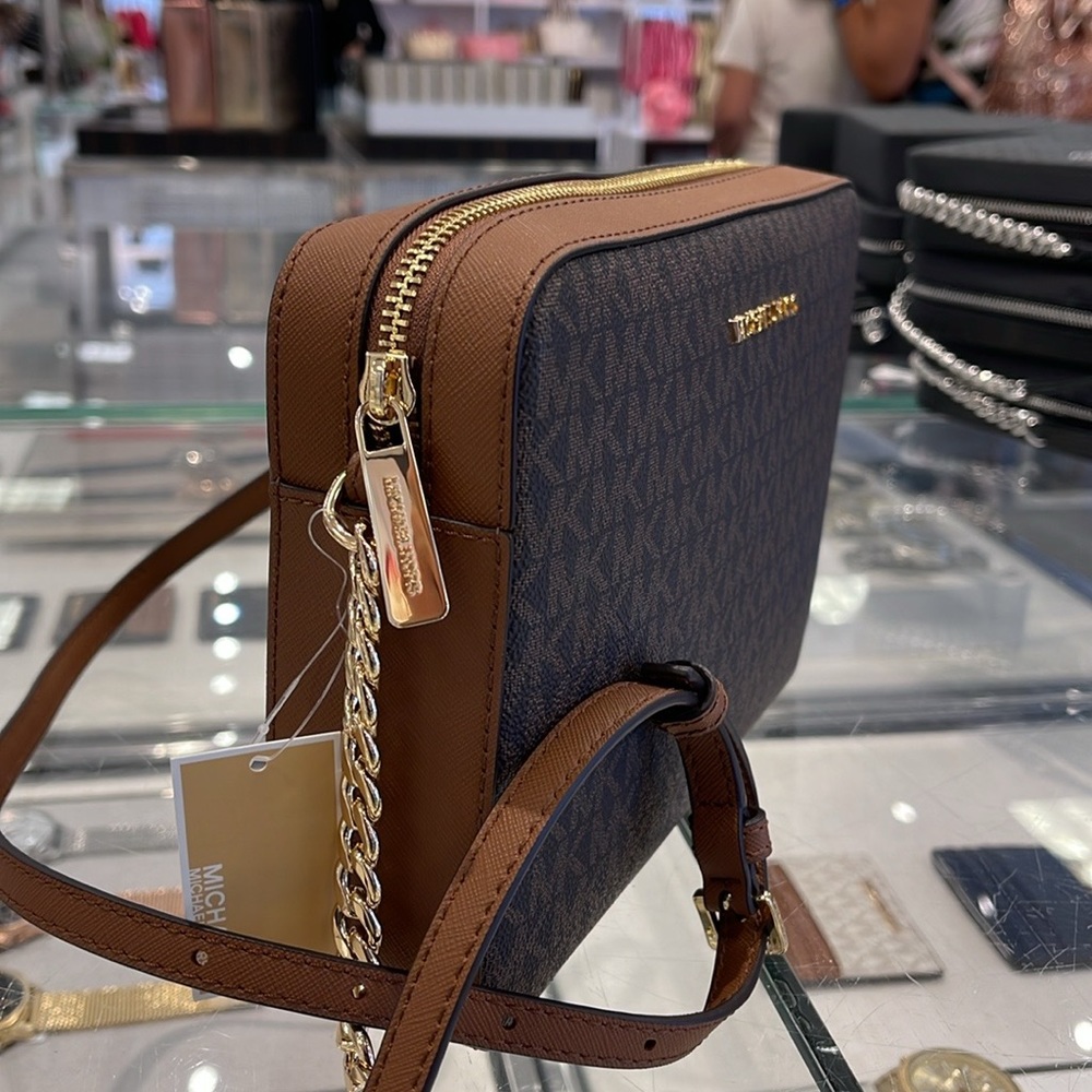 MICHAEL KORS
Jet Set Large East West Zip Printed Logo Crossbody Bag
Brown 
NWT - Picture 8 of 16